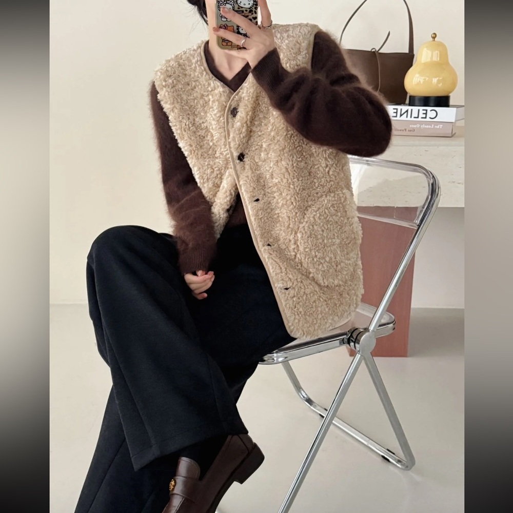 Korean Women’s Beige Sherpa Vest Jacket